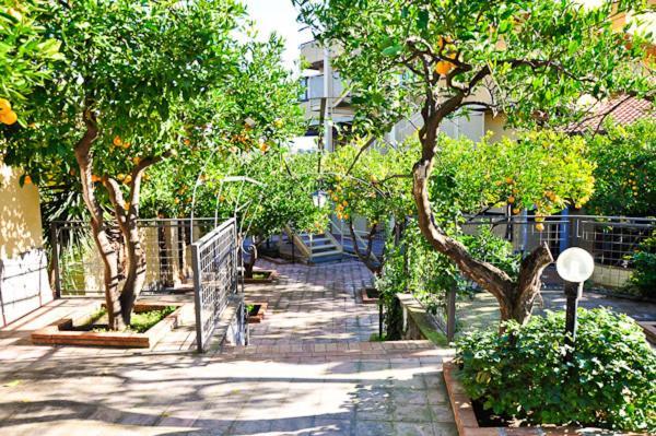 Tk Hotel - Ex Ares San Giovanni La Punta Eksteriør bilde