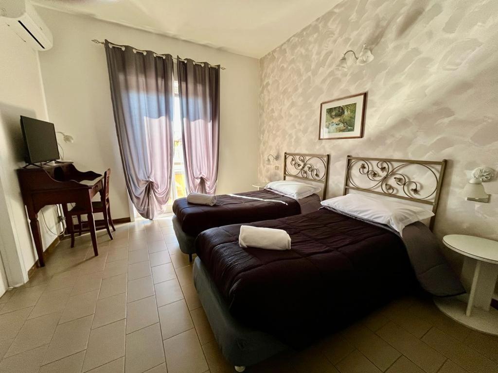 Tk Hotel - Ex Ares San Giovanni La Punta Eksteriør bilde